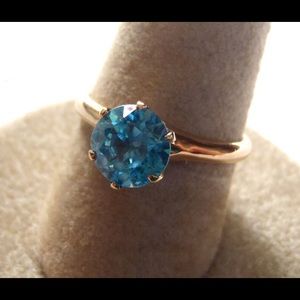 Vintage 14 karat yellow gold blue topaz ring